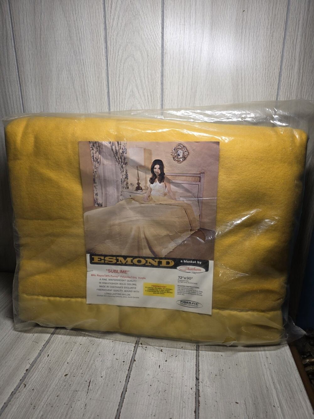 Vintage 70s Chatham Esmond Sublime Blanket Yellow Fiber Woven Satin Trim 72x90